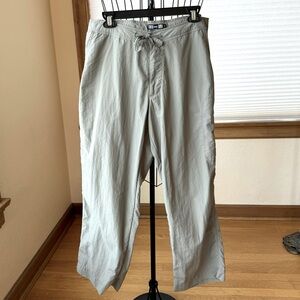 REI Light Gray Cropped Pants